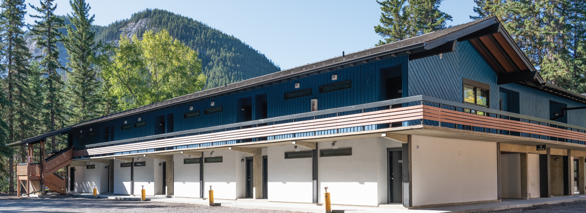 Dorthy-Exterior-Parking-1920 The Dorothy Motel Banff National Park